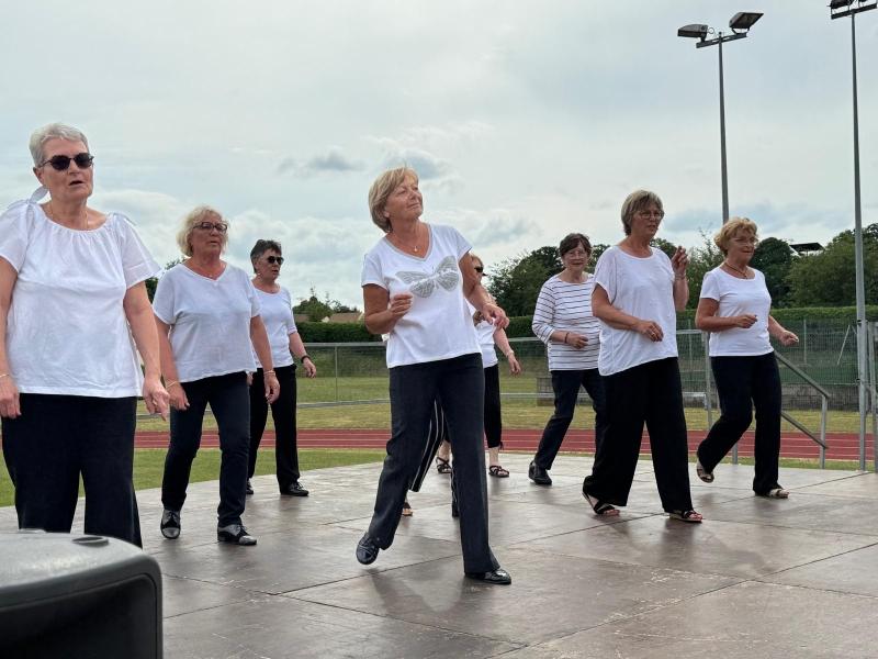 Démonstration danse en ligne juin 2025